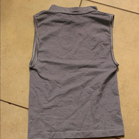 Cute crop top - Picture 2 of 2